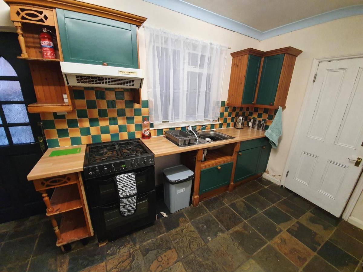 Sherwood Terrace 3 Bedroom 1 Double Bed 4 Single Beds Entire Property Contractors Welcome Бостон Екстер'єр фото